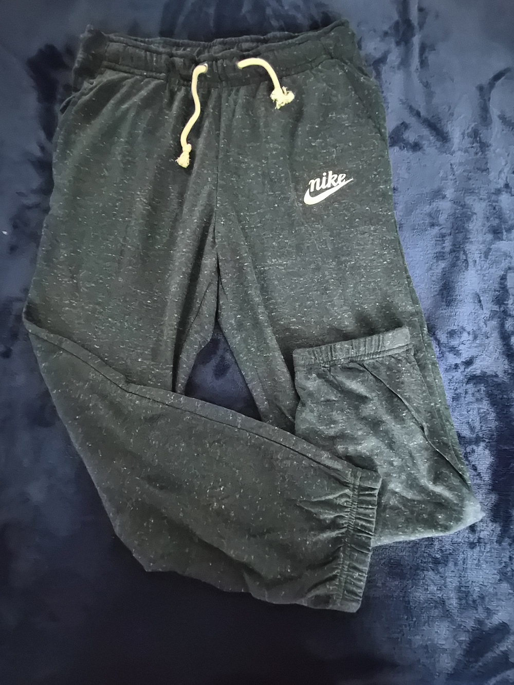 Nike Women's Vintage Heather Capri Joggers with Drawstring